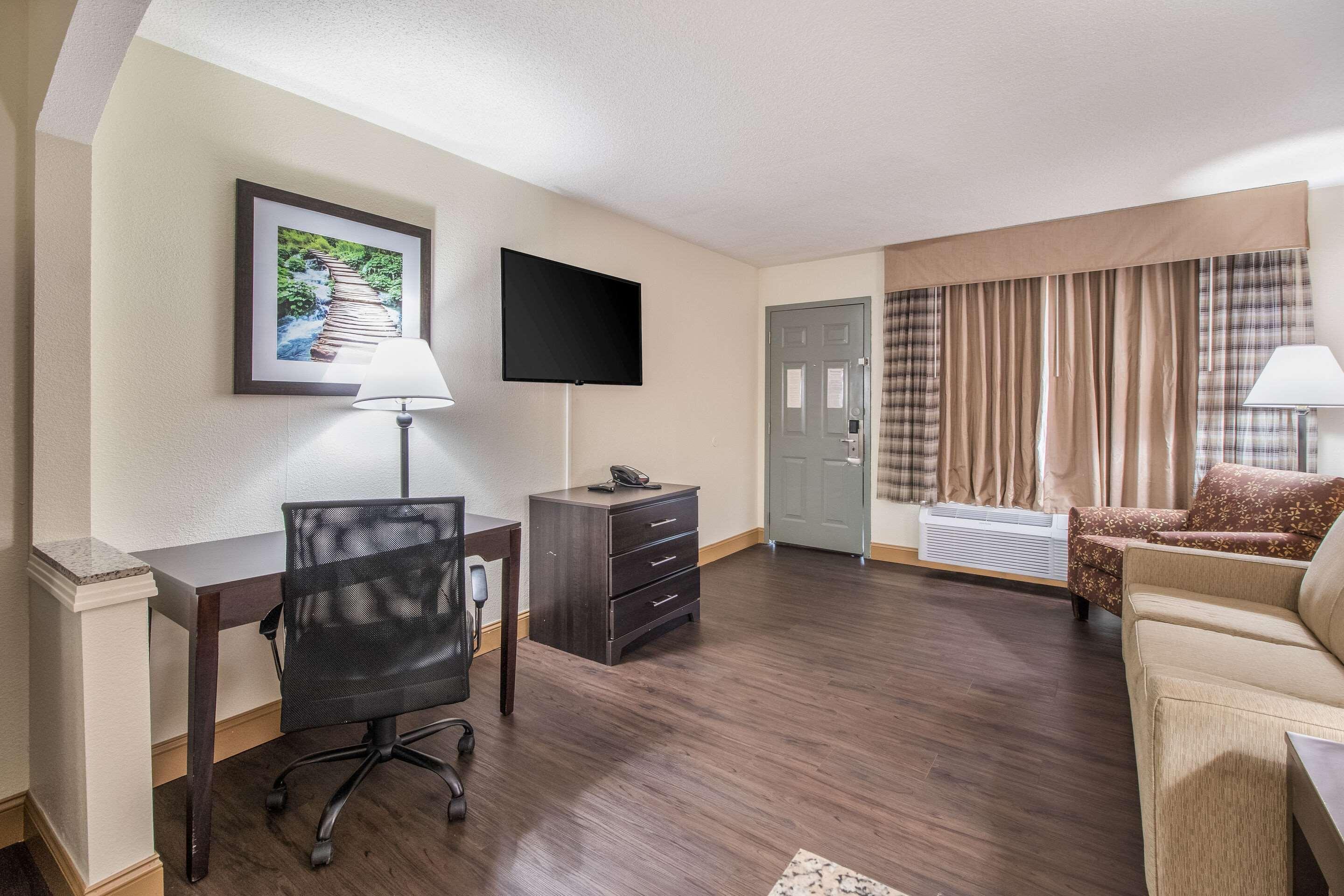 Quality Inn & Suites Corinth West Extérieur photo