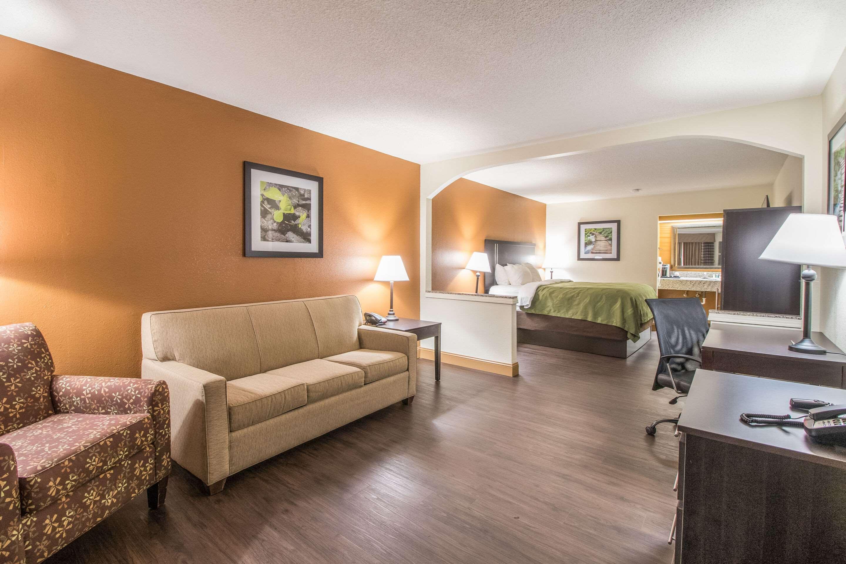 Quality Inn & Suites Corinth West Extérieur photo