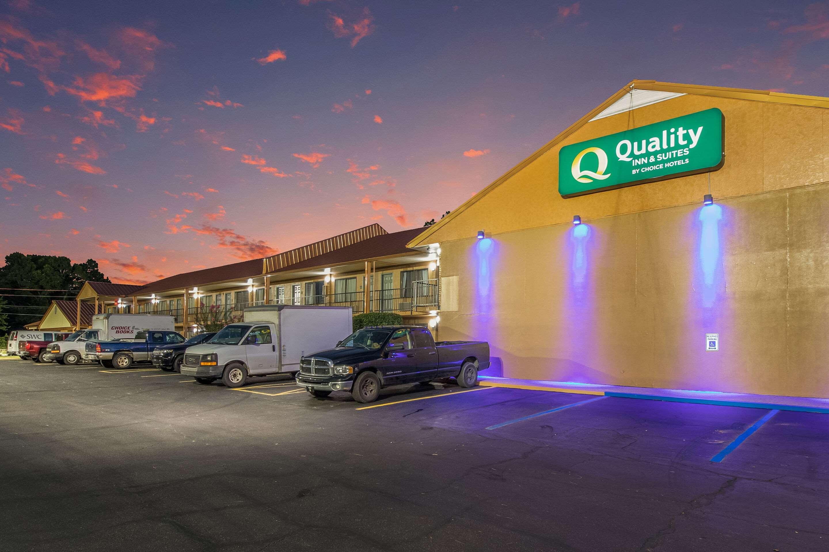 Quality Inn & Suites Corinth West Extérieur photo