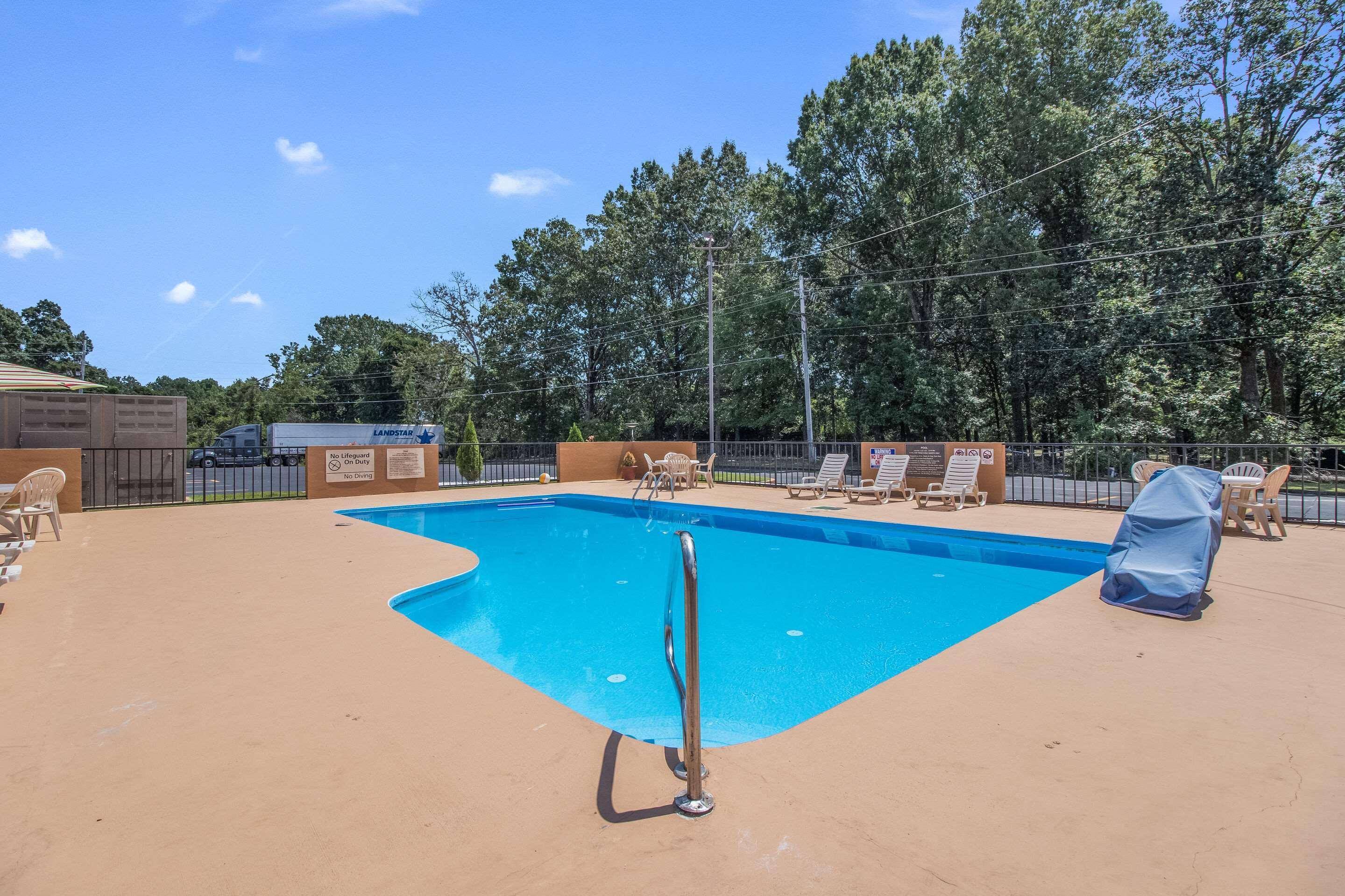 Quality Inn & Suites Corinth West Extérieur photo