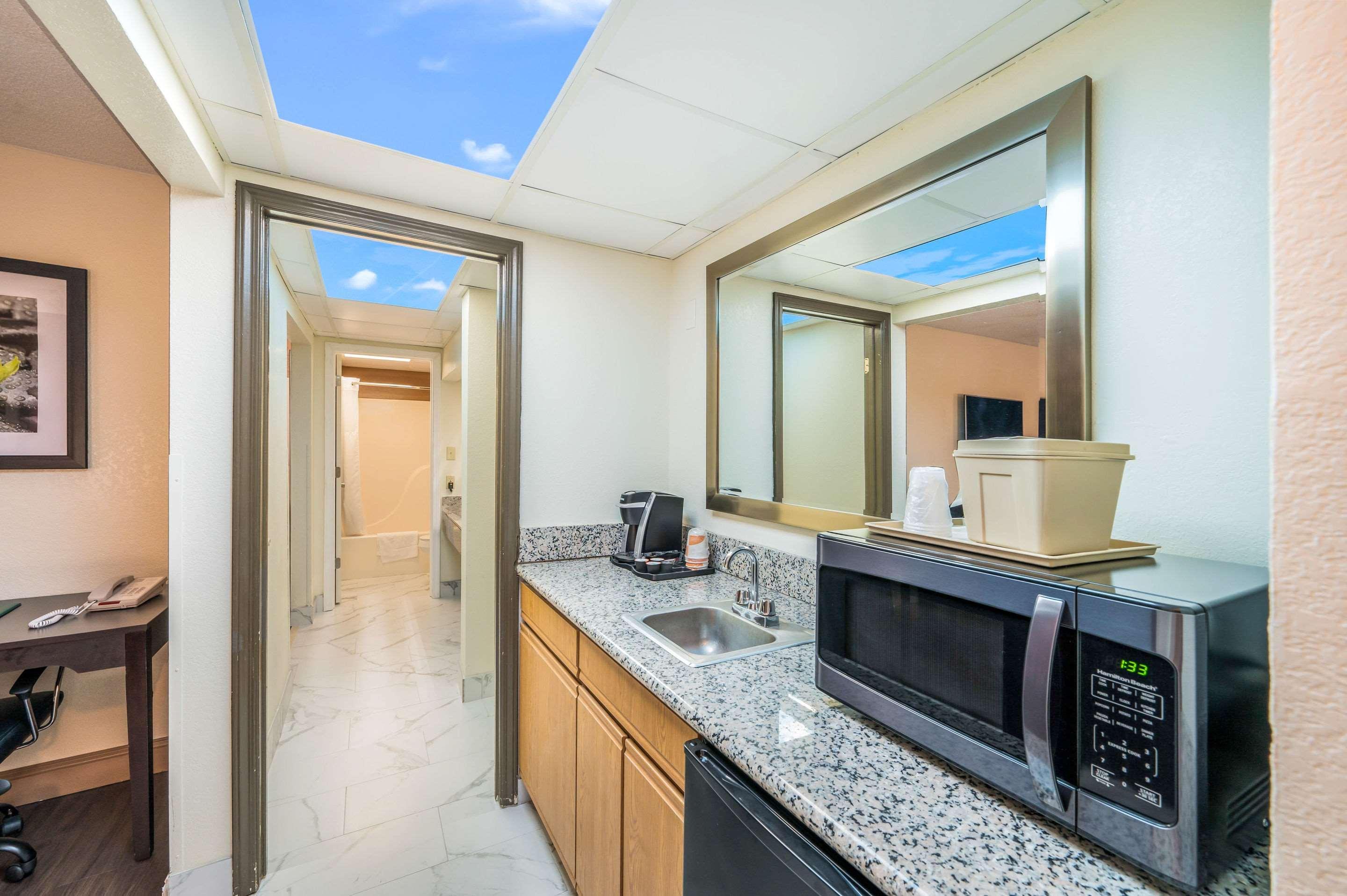 Quality Inn & Suites Corinth West Extérieur photo