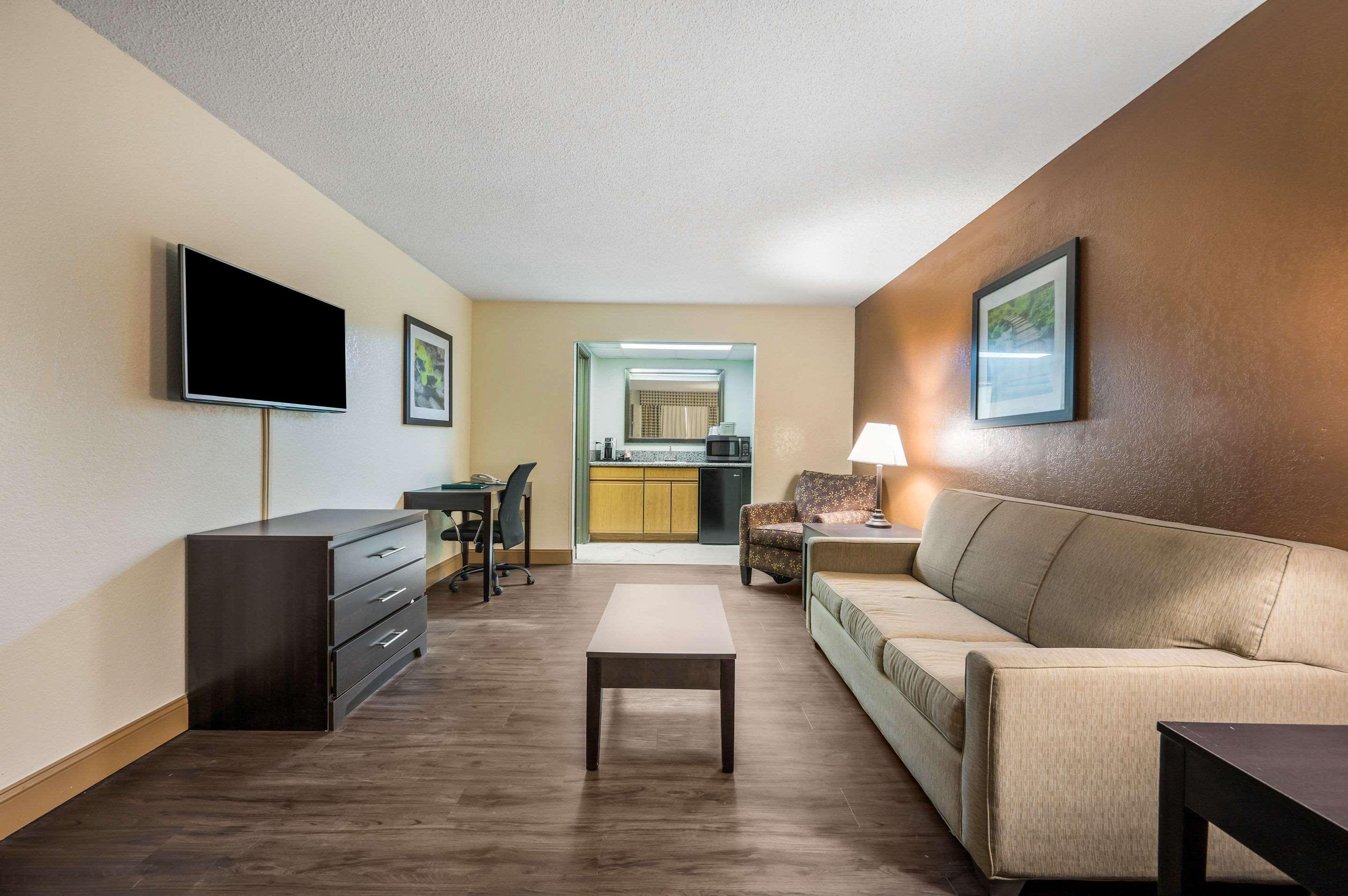 Quality Inn & Suites Corinth West Extérieur photo