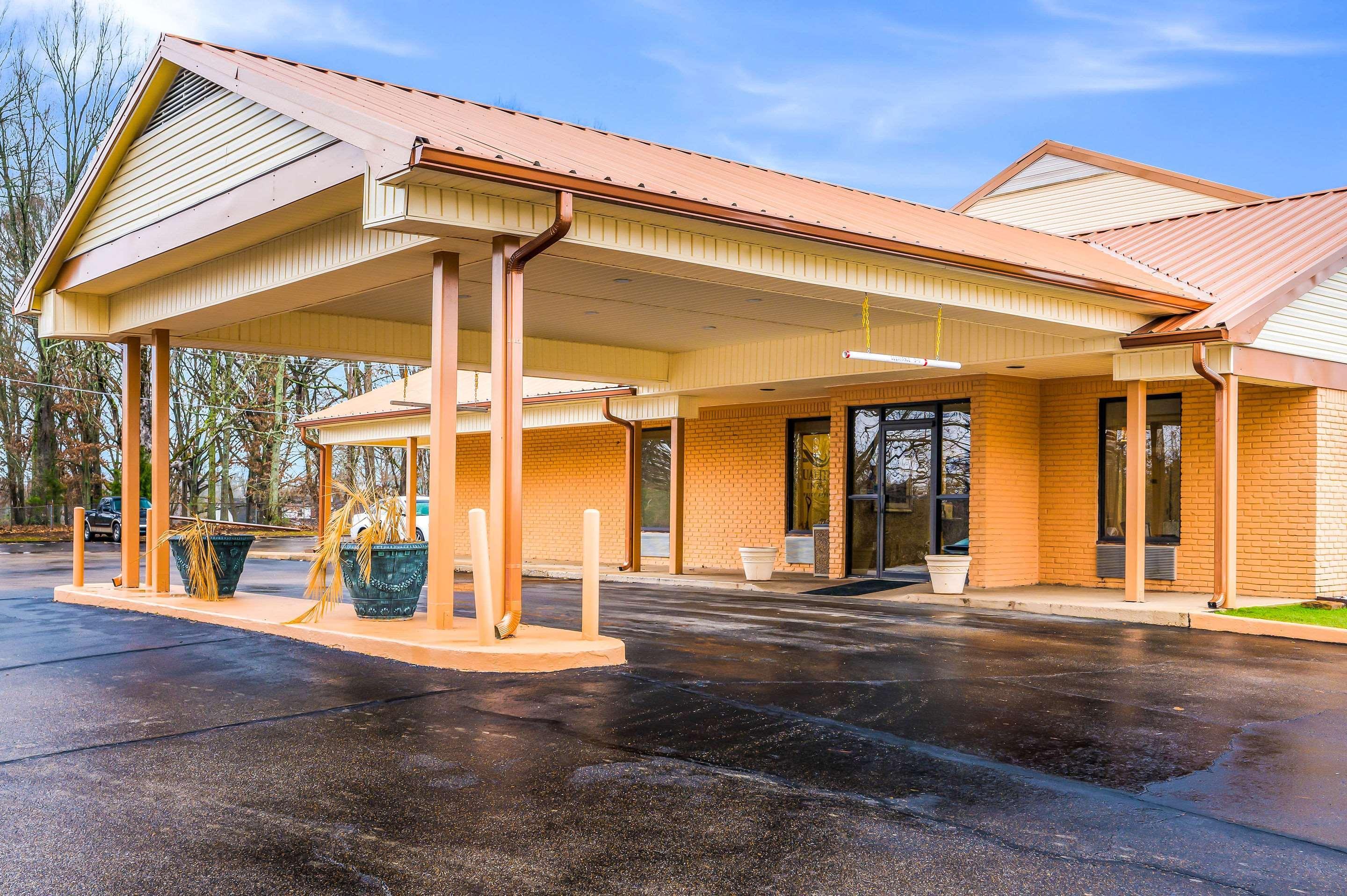 Quality Inn & Suites Corinth West Extérieur photo
