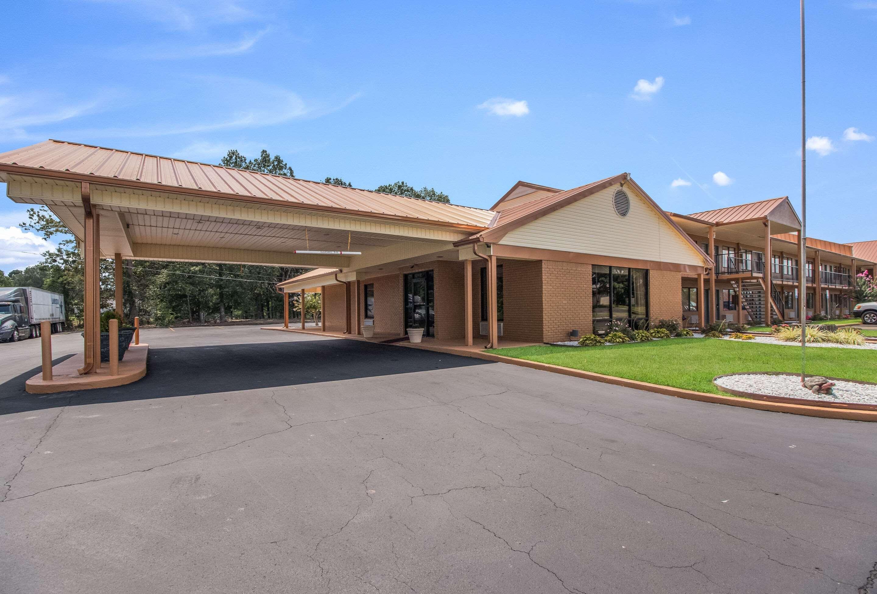 Quality Inn & Suites Corinth West Extérieur photo