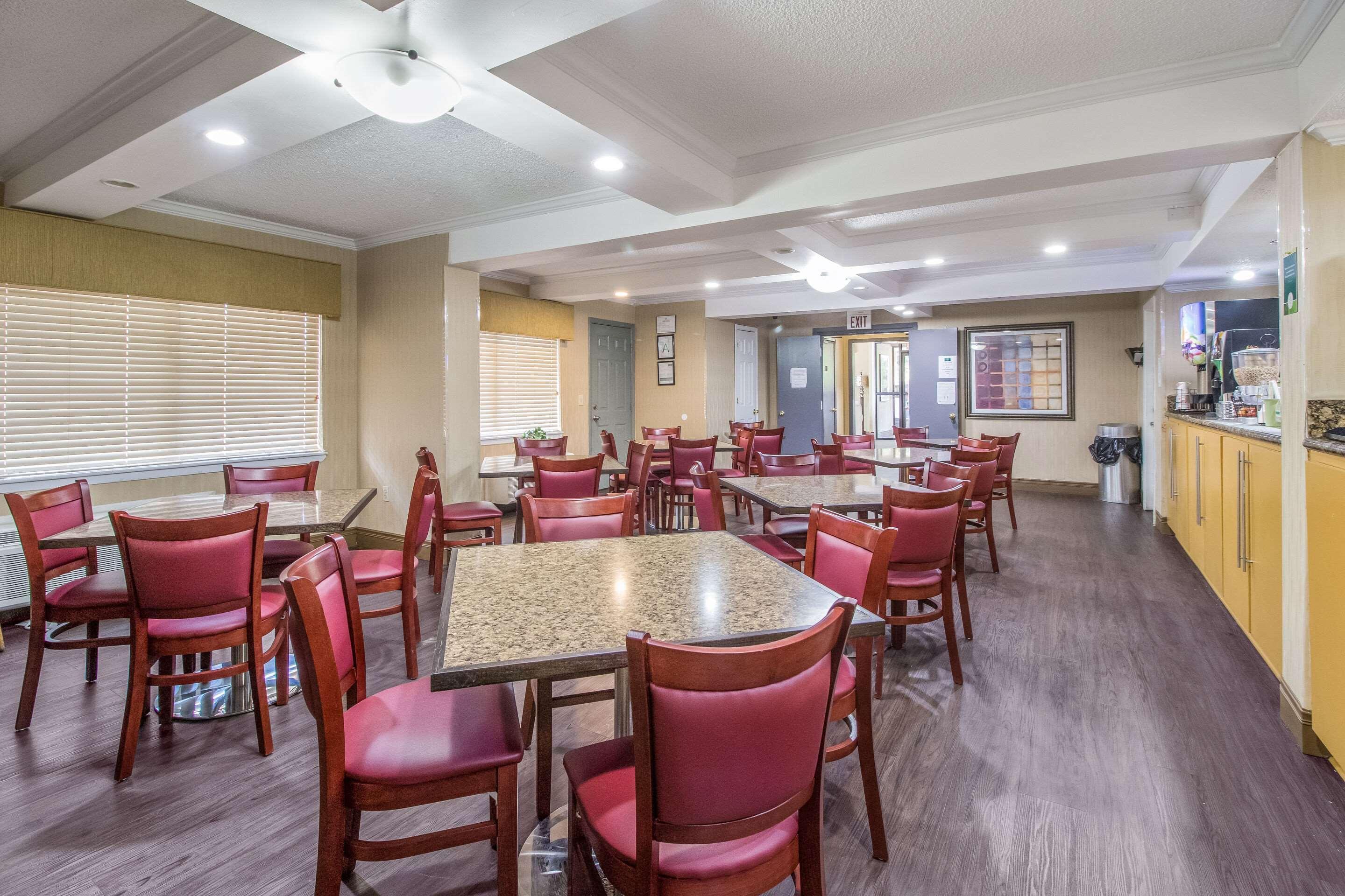 Quality Inn & Suites Corinth West Extérieur photo