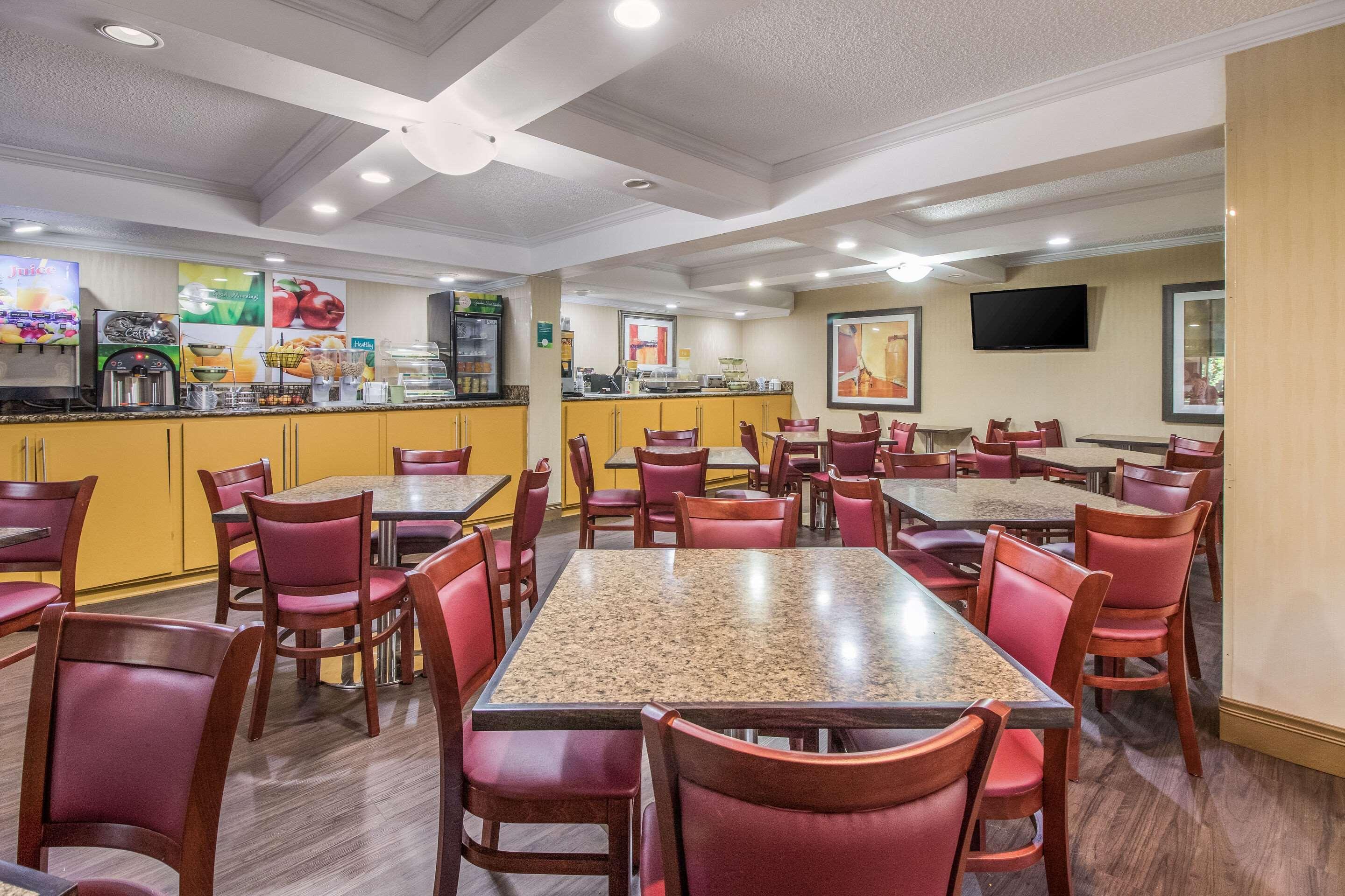 Quality Inn & Suites Corinth West Extérieur photo